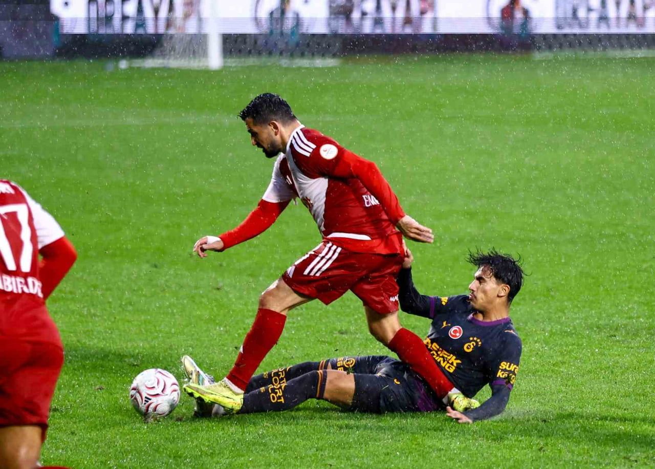 GALATASARAY, TRENDYOL 1. LİG EKİPLERİNDEN PENDİKSPOR İLE OYNADIĞI HAZIRLIK MAÇINDA 3-3 BERABERE...