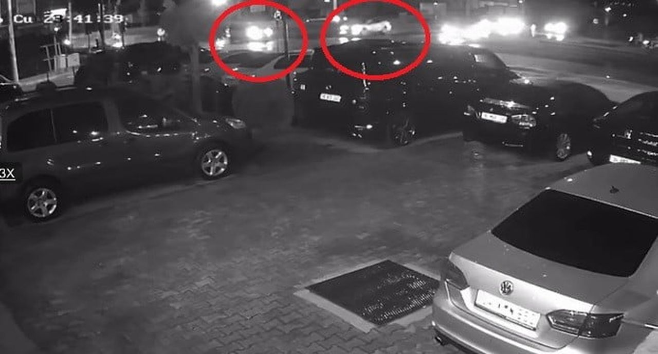 BURSA'DA ARA YOLDAN ANA ARTERE ÇIKMAK İSTEYEN SÜRÜCÜYE, ANA ARTERDE KIRMIZI IŞIKTA GEÇEN OTOMOBİL...
