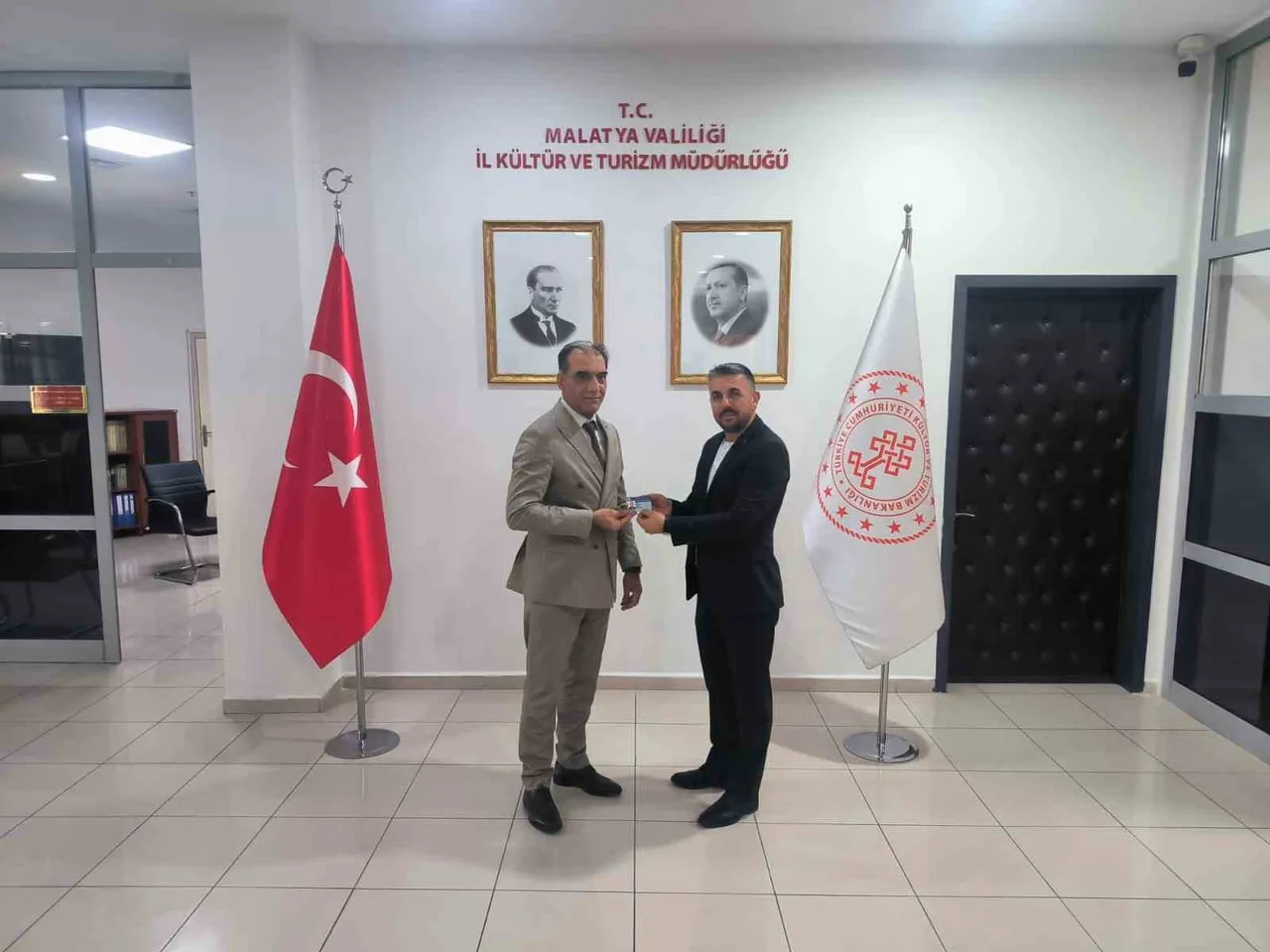 OKTAY DEMİRCİ’YE KÜLTÜREL MİRAS TAŞIYICISI UNVANI