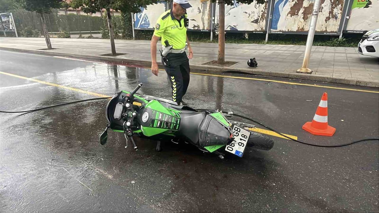 ÇORUM'DA MEYDANA GELEN MOTOSİKLET SÜRÜCÜSÜ HAYATINI KAYBETTİ.