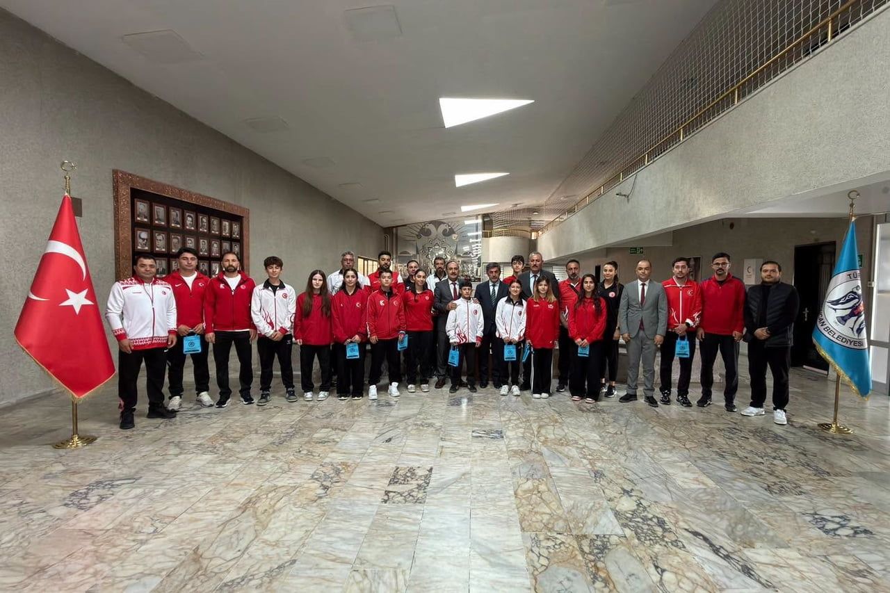 BAŞKAN AKSUN, BAŞARILI SPORCULARI KABUL ETTİ