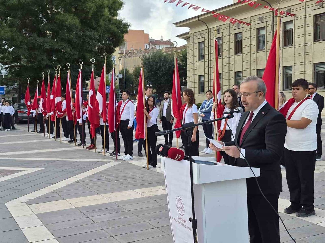ESKİŞEHİR'DE 2026-2027 EĞİTİM-ÖĞRETİM YILI VE İLKÖĞRETİM HAFTASI DOLAYISIYLA VİLAYET MEYDANI’NDA...