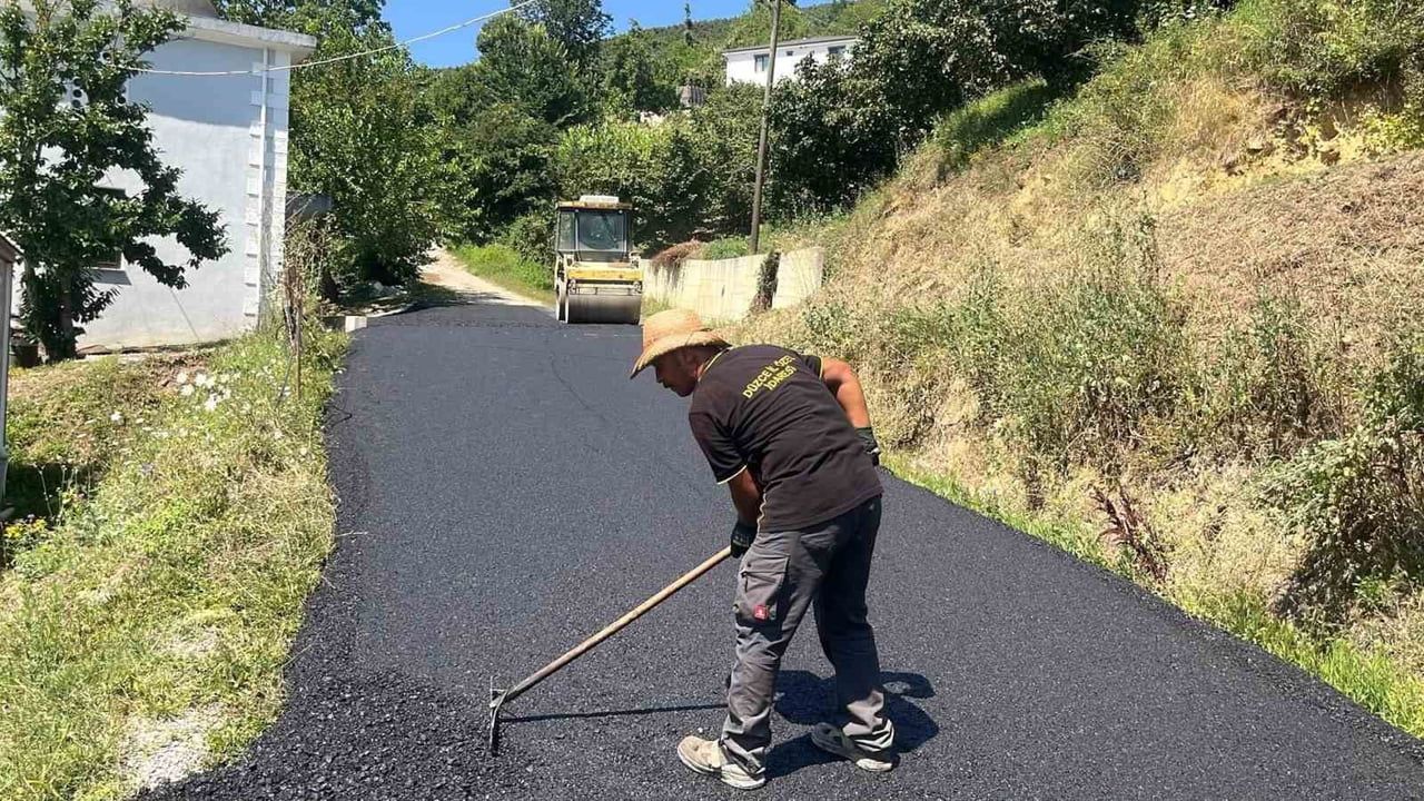 DÜZCE İL ÖZEL İDARESİ TARAFINDAN GÜMÜŞOVA İLÇESİNE BAĞLI DEDEDÜZÜ KÖYÜ'NDE SICAK ASFALT SERİM...