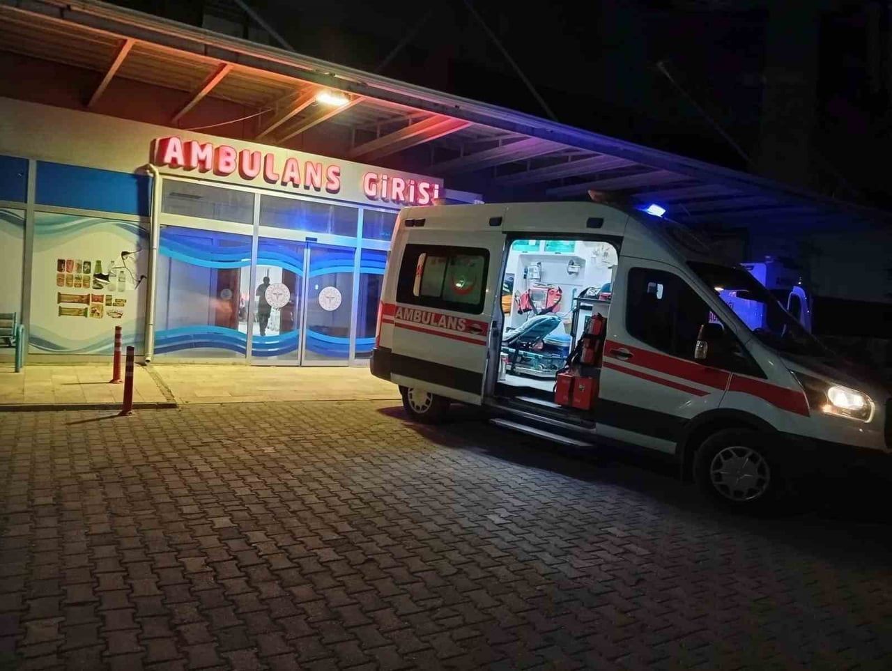 ADIYAMAN’IN GÖLBAŞI İLÇESİNDE KONTROLDEN ÇIKAN OTOMOBİLİN ŞARAMPOLE YUVARLANMASI SONUCU 4 KİŞİ...