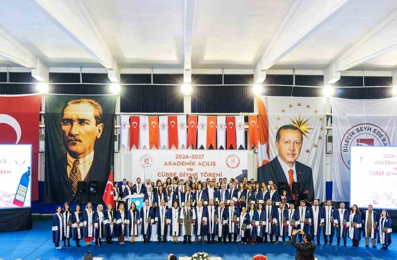 BİLECİK ŞEYH EDEBALİ ÜNİVERSİTESİ (BŞEÜ) 2026-2027 AKADEMİK AÇILIŞ VE CÜBBE GİYME TÖRENİ BÜYÜK...
