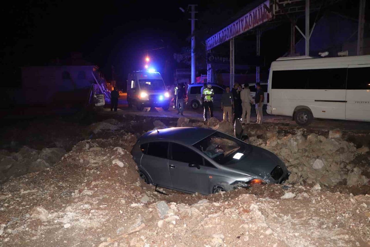 KARAMAN’DA BİR OTOMOBİLİN YAPIMI DEVAM EDEN İNŞAATIN KAZI ALANINA UÇMASI SONUCU 2 KİŞİ...