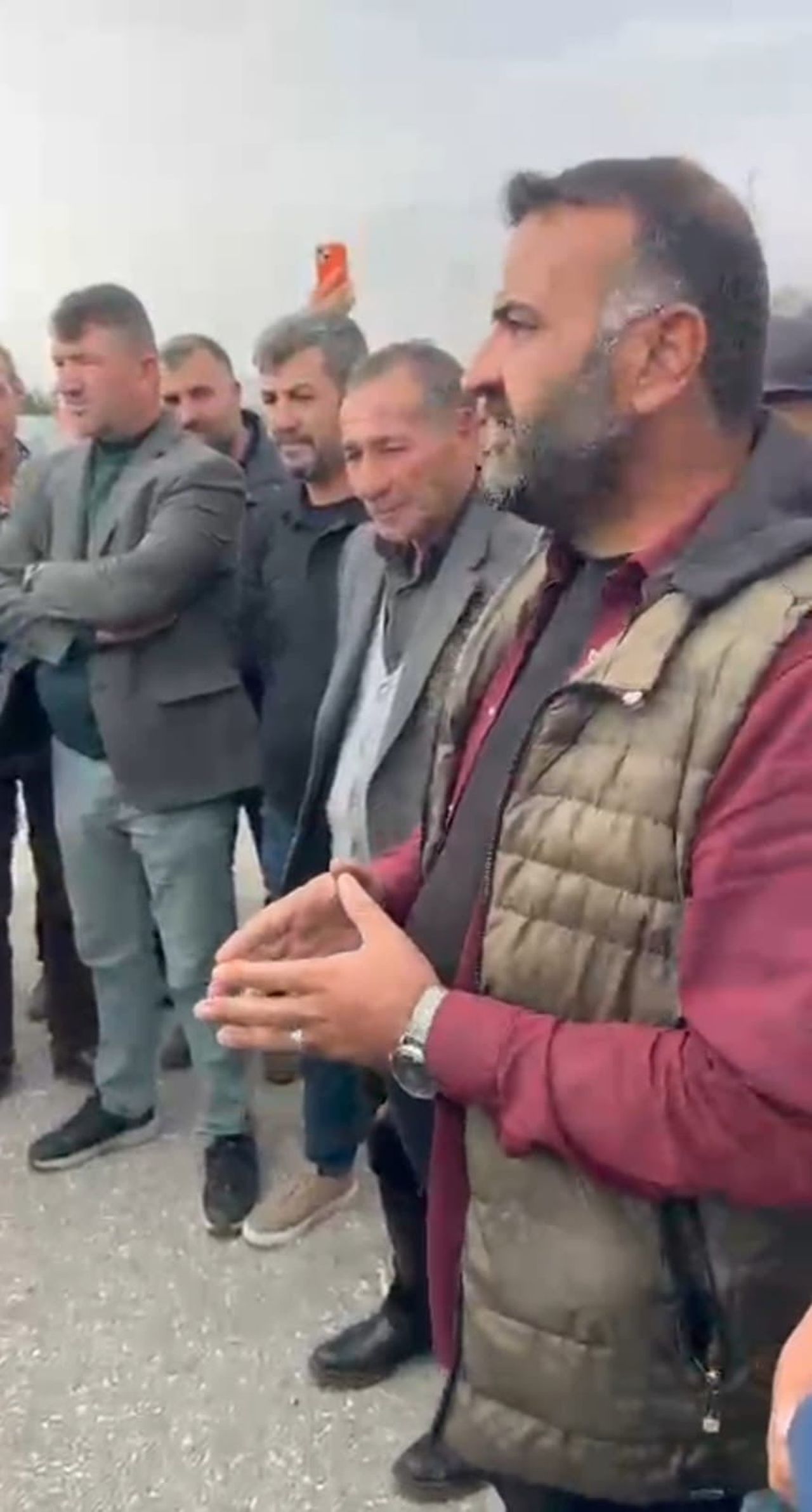 BİTLİS’İN ADİLCEVAZ İLÇESİNDEKİ PANCAR ÜRETİCİLERİ, ERCİŞ ŞEKER FABRİKASI MÜDÜRÜ ABDULLAH YURDAER...