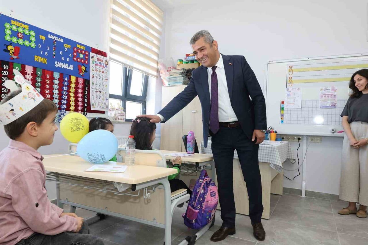 İL MİLLÎ EĞİTİM MÜDÜRÜ SÜLEYMAN EKİCİ, EĞİTİM-ÖĞRETİM YILININ BAŞLANGICI DOLAYISIYLA AZİZİYE...