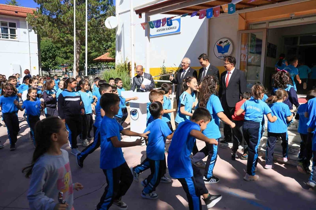DENİZLİ’NİN ÇAMELİ İLÇESİNDE 2026-2027 EĞİTİM ÖĞRETİM YILININ İLK DERS ZİLİ, ATATÜRK İLKOKULU’NDA...