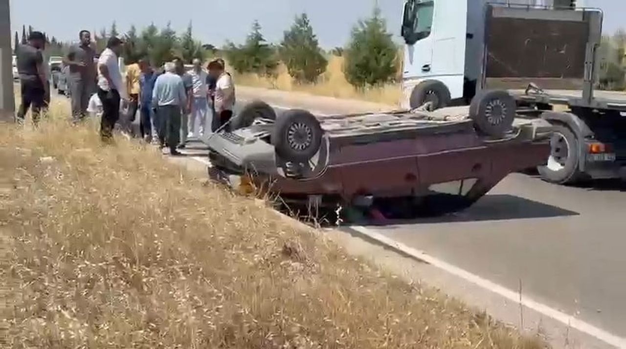 ADIYAMAN’DA İKİ OTOMOBİLİN ÇARPIŞMASI SONUCU MEYDANA GELEN KAZADA 2 KİŞİ YARALANDI.