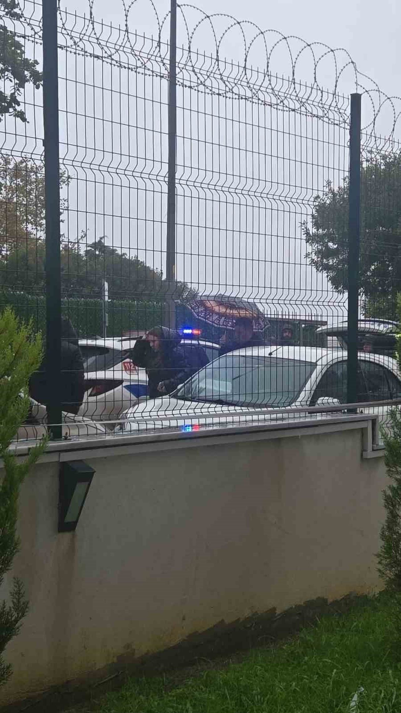 İSTANBUL AVCILAR’DA, OKUL ÖNÜNDE YAŞANAN TRAFİK TARTIŞMASINDA, OKULDA GÖREVLİ MAHALLE ÇARŞI...