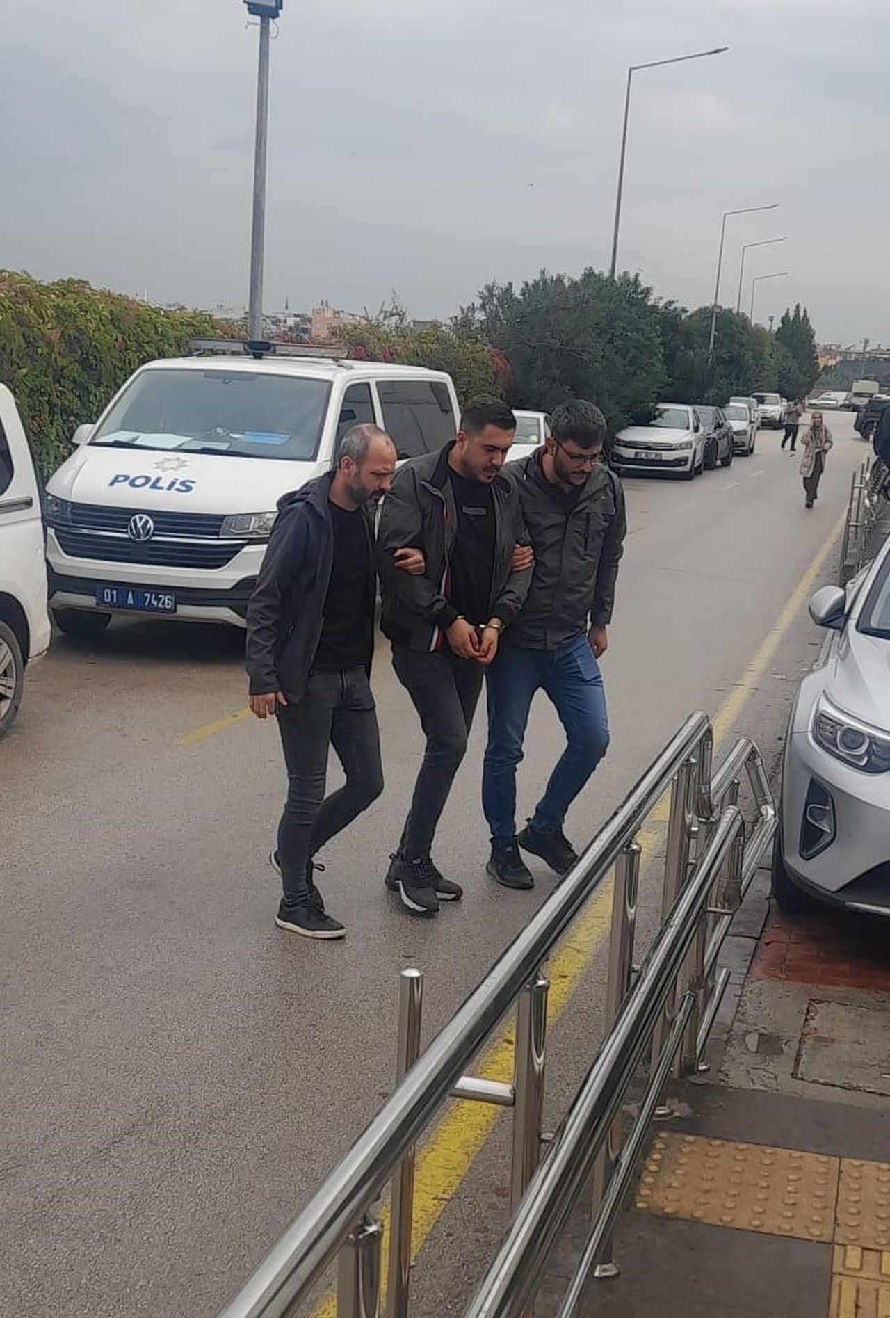 ADANA'DA ‘BAYĞARALAR' SUÇ ÖRGÜTÜ DOSYASINCA ARANAN BİR ŞÜPHELİ POLİS VE MİLLİ İSTİHBARA...