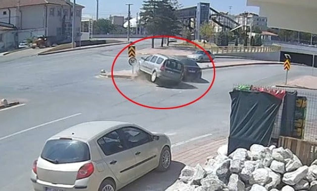 KAZA ANI İSE GÜVENLİK KAMERASI TARAFINDAN SANİYE SANİYE KAYDEDİLDİ.