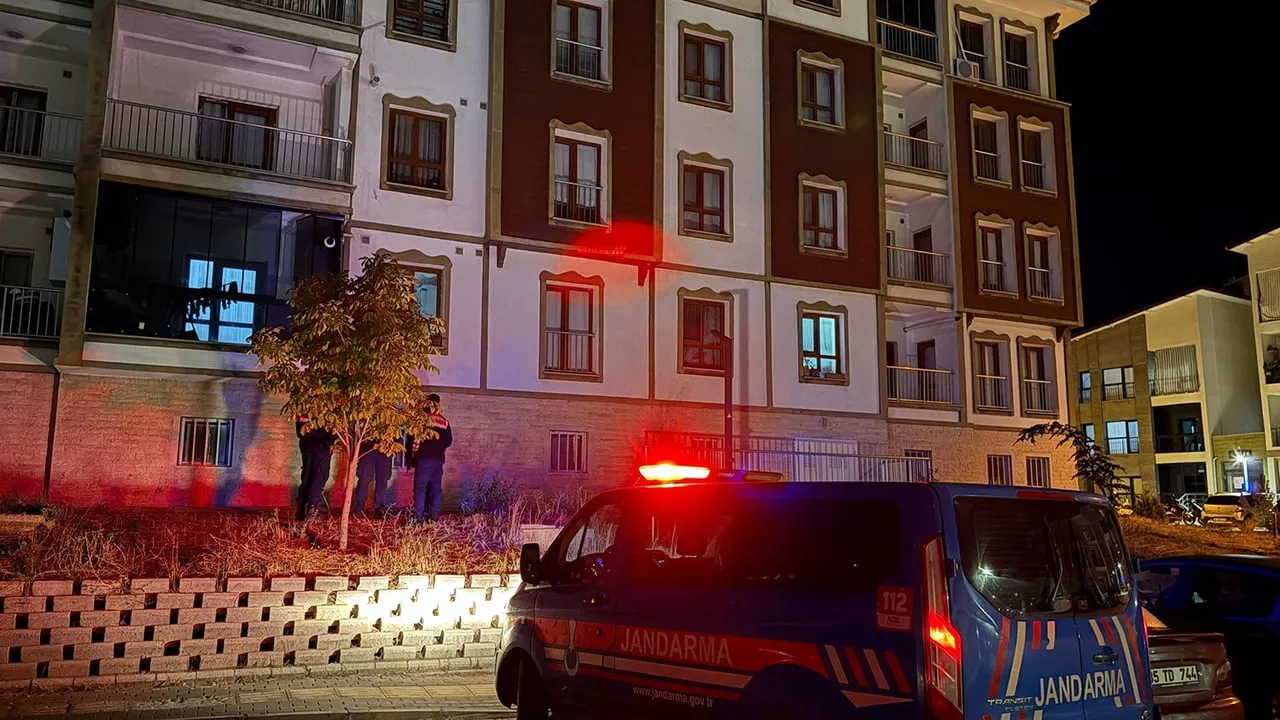 MANİSA’NIN KULA İLÇESİNDE, BALKONDA BULUNDUĞU SIRADA DENGESİNİ KAYBEDEN 17 YAŞINDAKİ KIZ, 3....