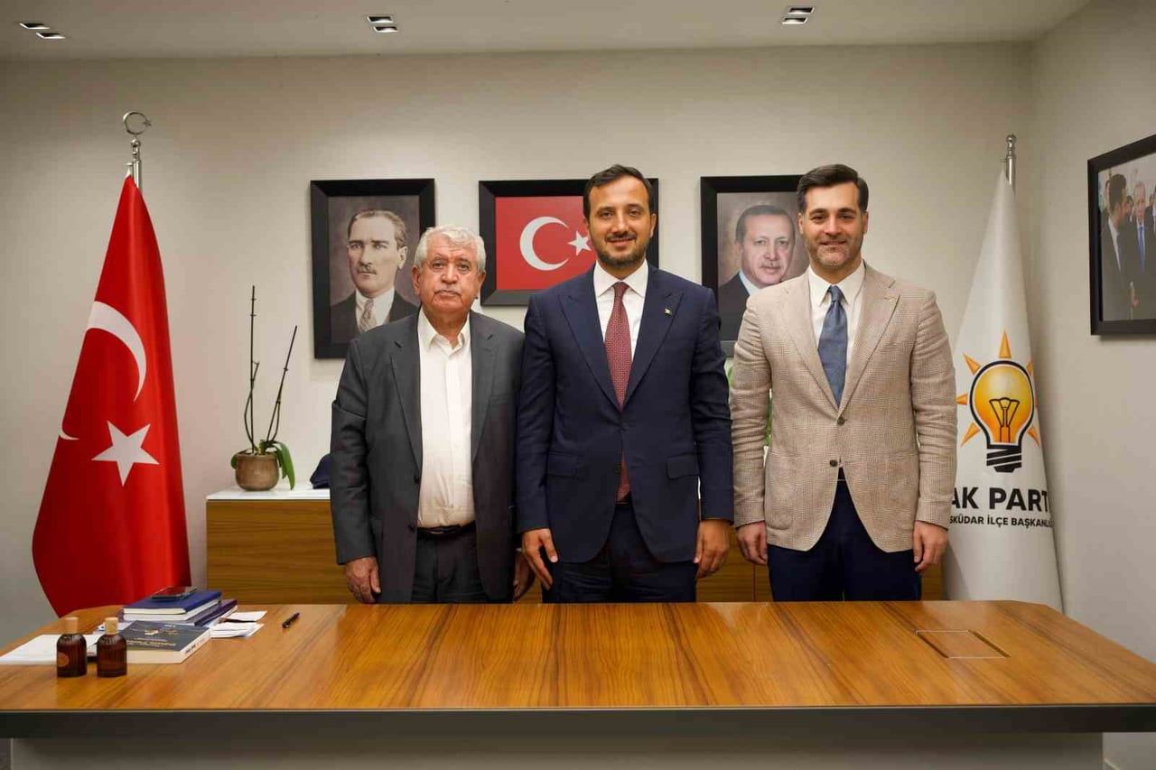ÜSKÜDAR’DA 4 CHP’Lİ MECLİS ÜYESİ AK PARTİ’YE KATILDI