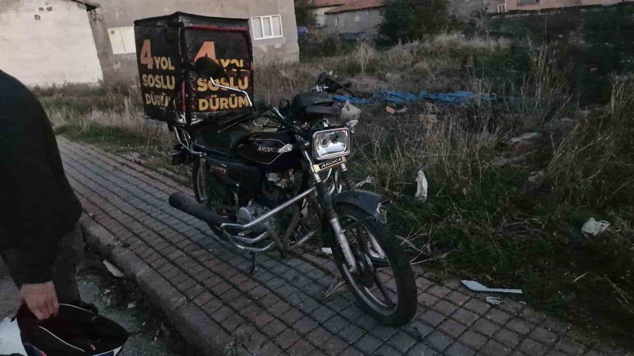 MOTOSİKLET OTOMOBİL İLE ÇARPIŞTI