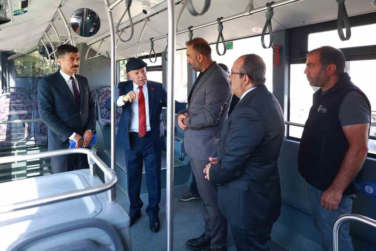 ERZURUM BÜYÜKŞEHİR BELEDİYE BAŞKANI MEHMET SEKMEN, BELEDİYE BÜNYESİNDE GÖREV YAPAN HALK OTOBÜSÜ...