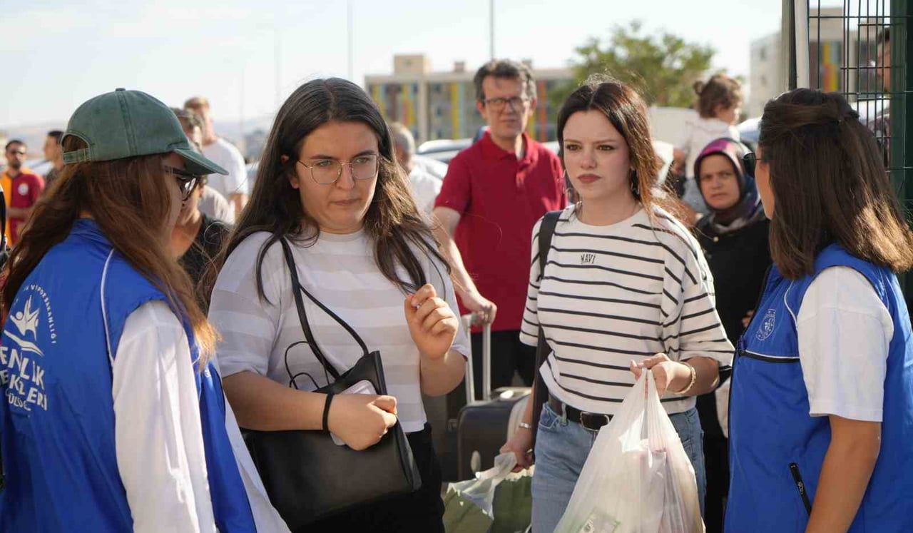 KIRIKKALE'NİN 39 BİN NÜFUSLU YAHŞİHAN İLÇESİ, ÜNİVERSİTELİ ÖĞRENCİLERİNİN DÖNÜŞÜYLE YENİDEN...