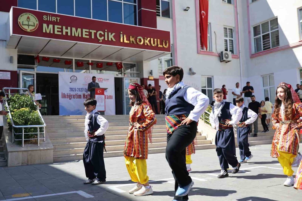 SİİRT'TE 2026-2027 EĞİTİM-ÖĞRETİM YILI VE İLKÖĞRETİM HAFTASI, MEHMETÇİK İLKOKULU’NDA DÜZENLENEN...