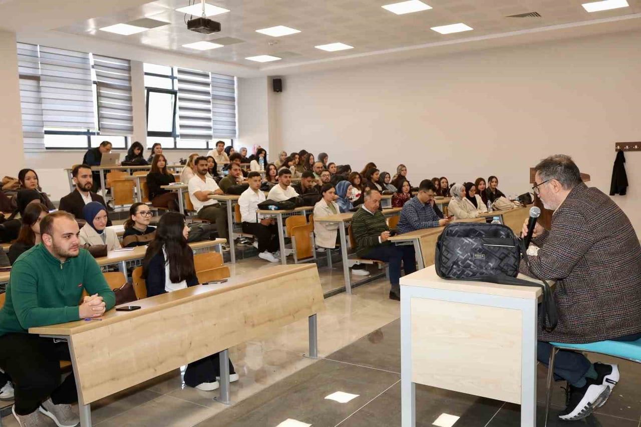 TOKAT GAZİOSMANPAŞA ÜNİVERSİTESİ (TOGÜ) HUKUK FAKÜLTESİNDE DÜZENLENEN SÖYLEŞİDE, YAPAY ZEKANIN...