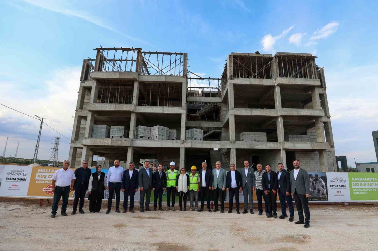GAZİANTEP BÜYÜKŞEHİR BELEDİYE BAŞKANI FATMA ŞAHİN, İLÇE HALKININ KONUT İHTİYACININ KARŞILANMASINA...