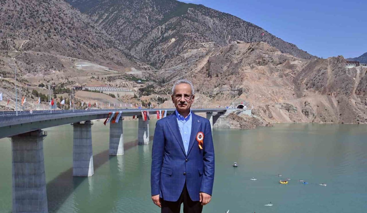 ULAŞTIRMA VE ALTYAPI BAKANI ABDULKADİR URALOĞLU AÇIKLAMA YAPTI