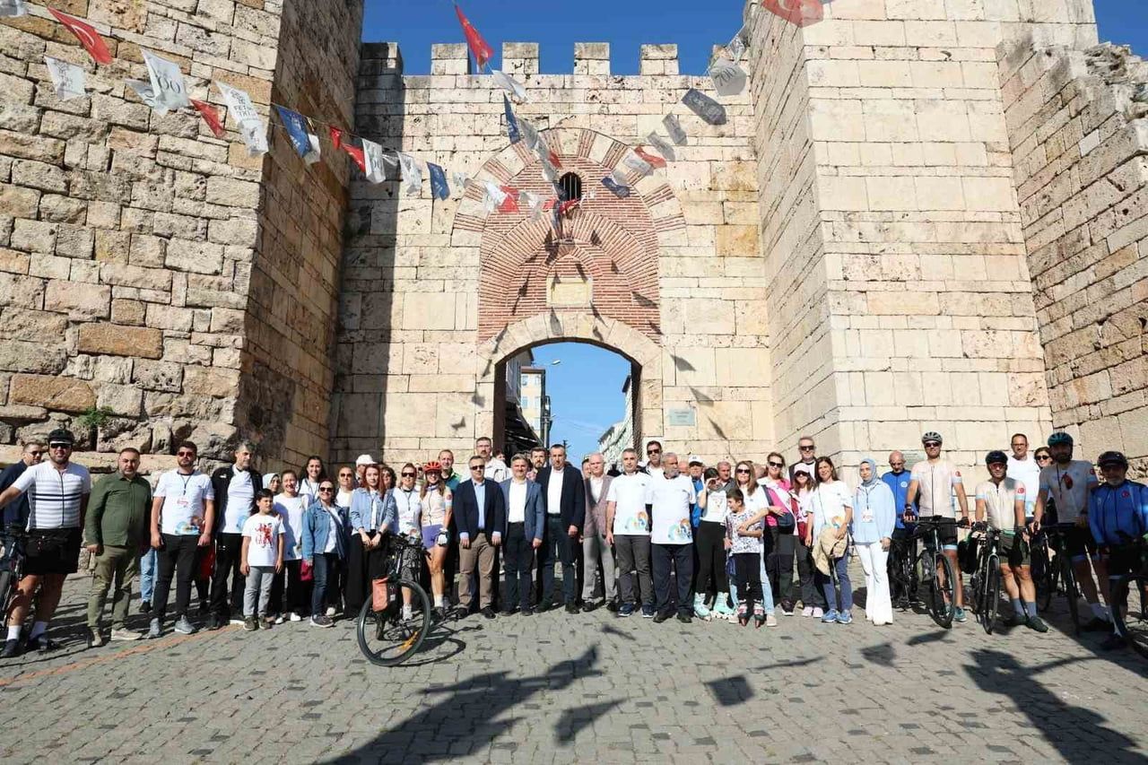 BURSA BÜYÜKŞEHİR BELEDİYESİ, AVRUPA HAREKETLİLİK HAFTASI KAPSAMINDA HEYKEL ATATÜRK CADDESİ’Nİ...