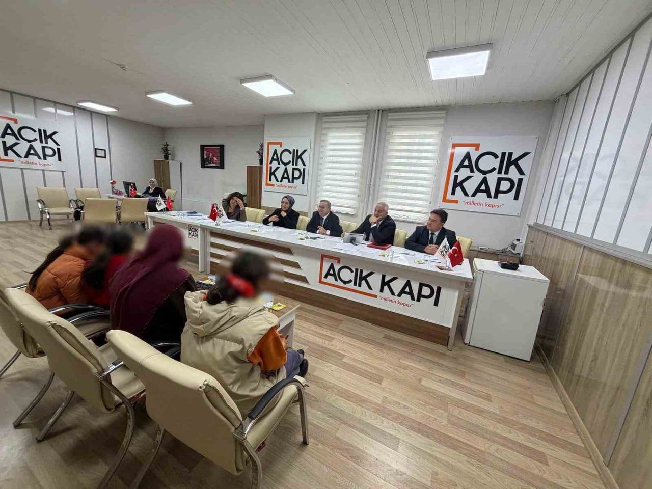 KARS VALİSİ ZİYA POLAT VATANDAŞLARIN TALEPLERİNİ DİNLEDİ(KARS-İHA)