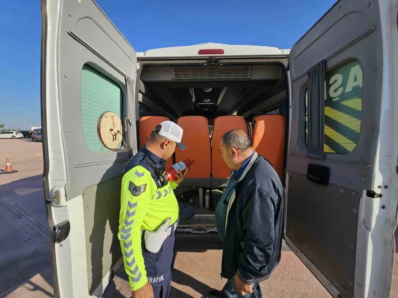 KİLİS'TE JANDARMA EKİPLERİ TARAFINDAN OKUL TEDBİRLERİ KAPSAMINDA 27 ÖĞRENCİ SERVİSİ...
