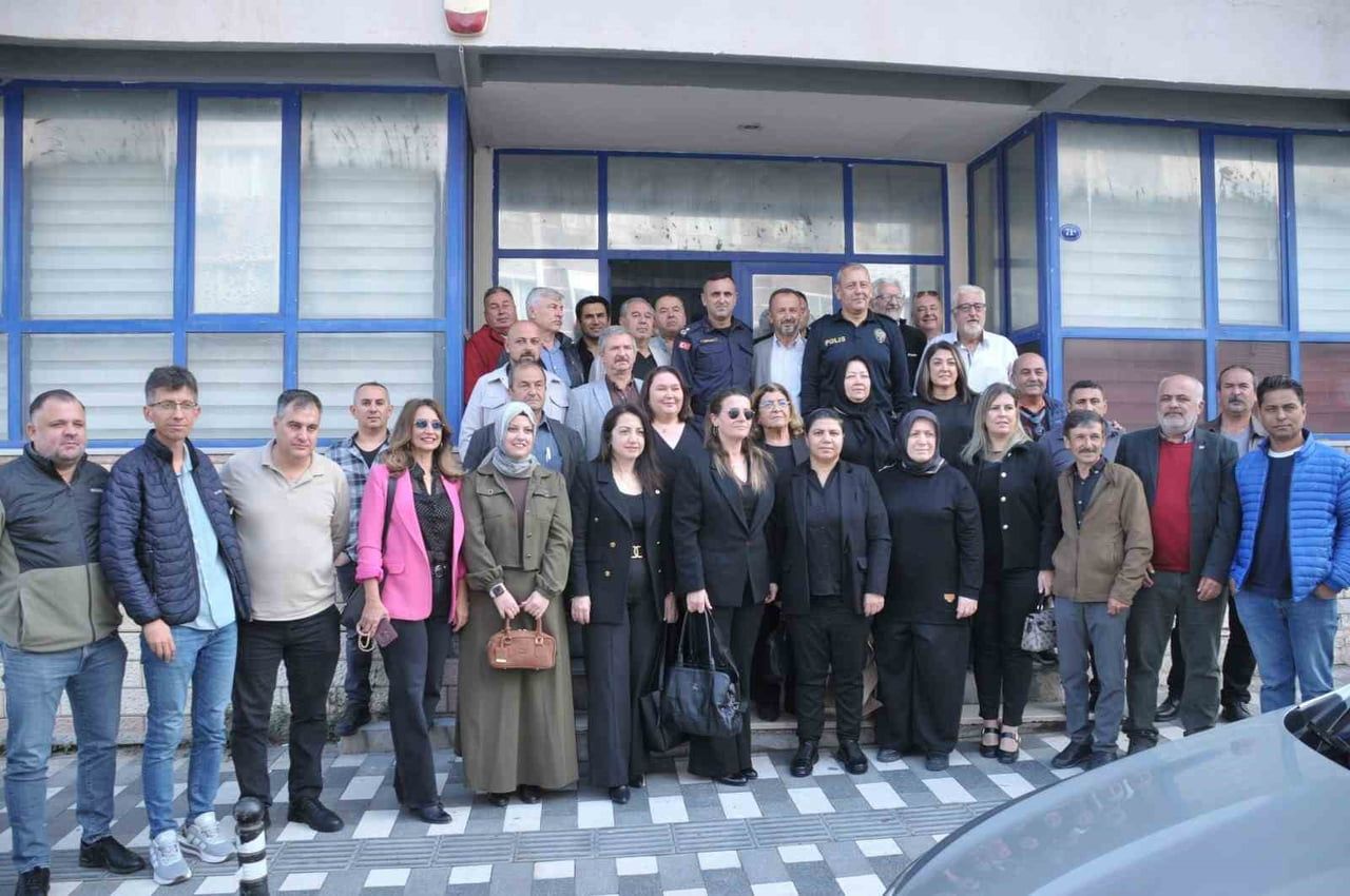 ALİAĞA İLÇE EMNİYET MÜDÜRLÜĞÜ, MAHALLE MUHTARLARI VE BASIN MENSUPLARIYLA KAHVALTI PROGRAMINDA BİR...