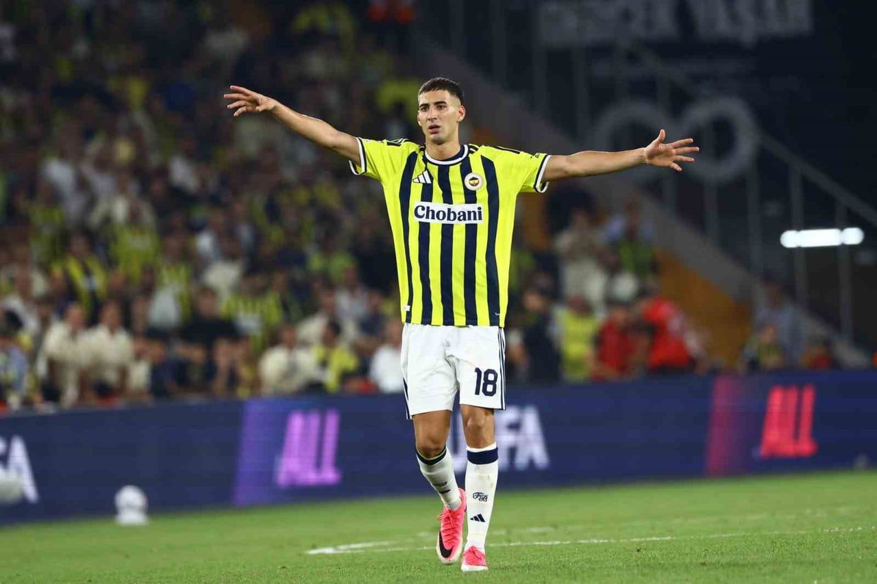 FENERBAHÇE'NİN MİLLİ FUTBOLCUSU MERT MÜLDÜR, MENİSKÜS YIRTIĞI NEDENİYLE OPERASYON...