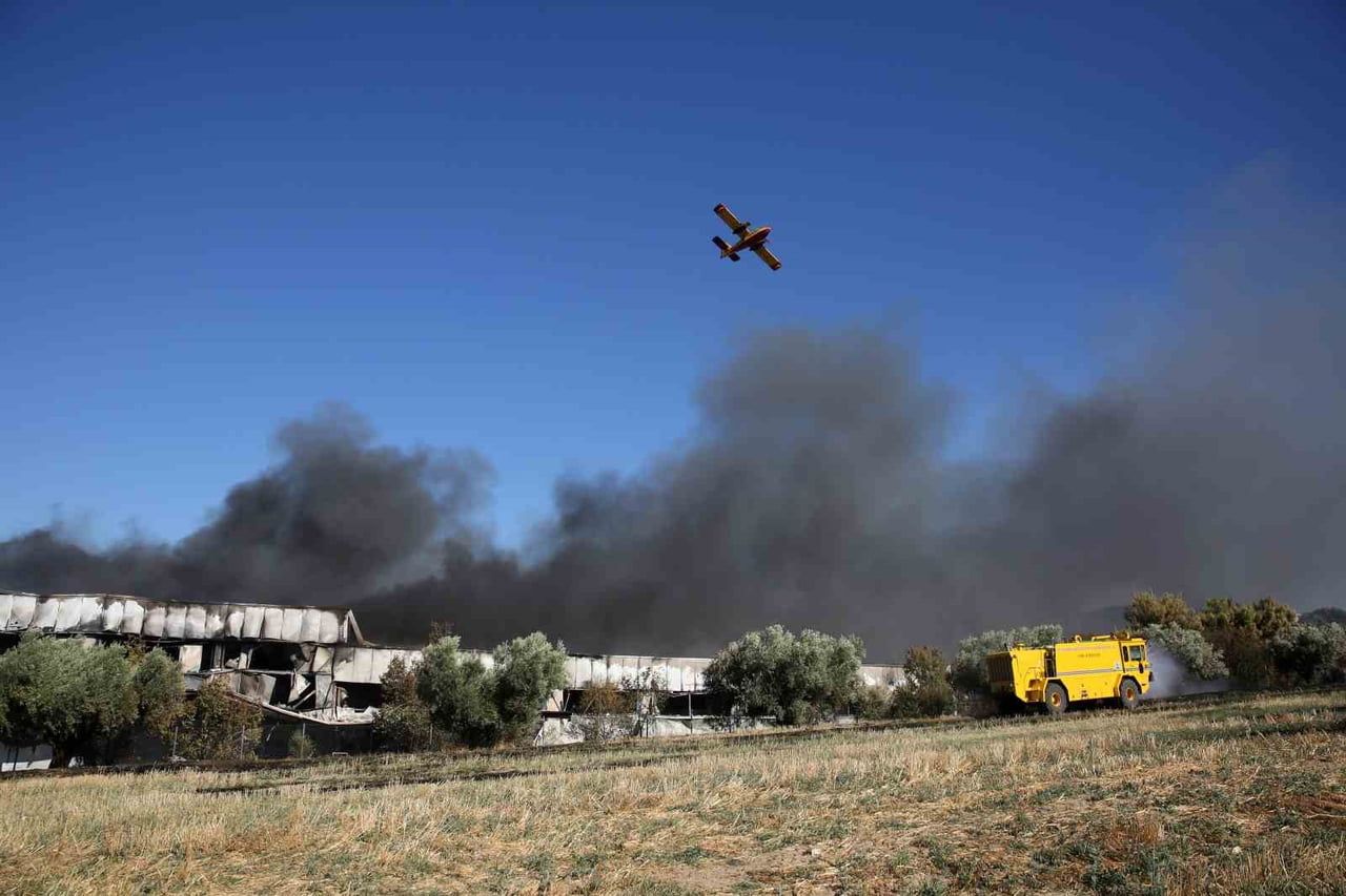 YUNANİSTAN'DA HAVA GÖSTERİSİ SIRASINDA DÜŞEN F-4 PHANTOM SAVAŞ UÇAĞINDAKİ 2 KİŞİLİK MÜRETTEBATIN...