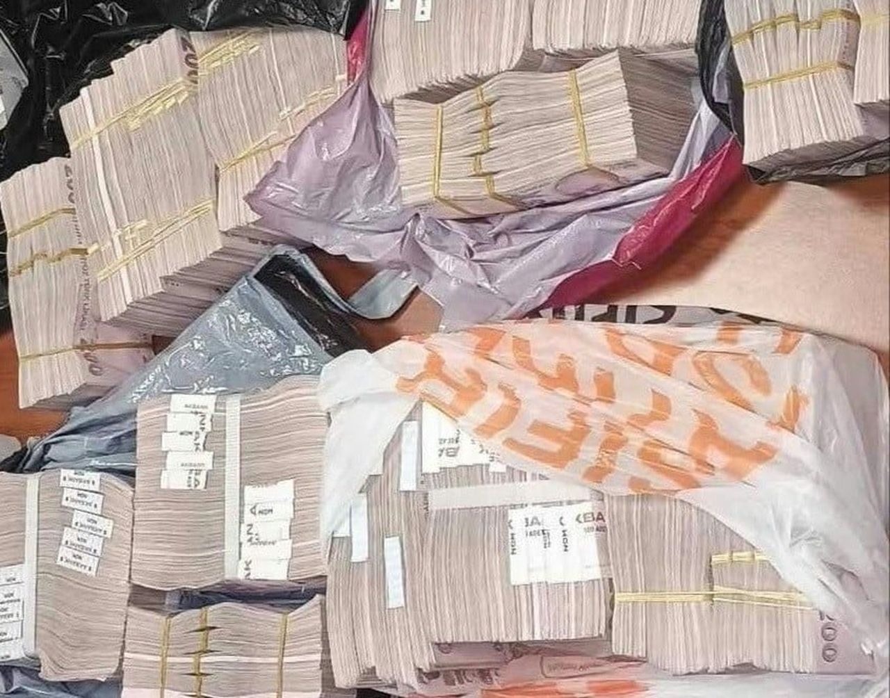 DEREKÖY SINIR KAPISI'NDAN GEÇEREK BULGARİSTAN'IN MALKO TARNOVO GÜMRÜK NOKTASI'NA GİRİŞ YAPAN BİR...