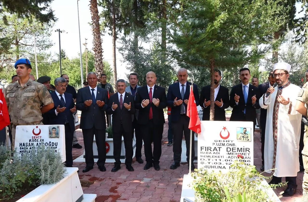 ADIYAMAN’DA 19 EYLÜL GAZİLER GÜNÜ DOLAYISIYLA DÜZENLENEN PROGRAM KAPSAMINDA ŞEHİTLİK ZİYARET...