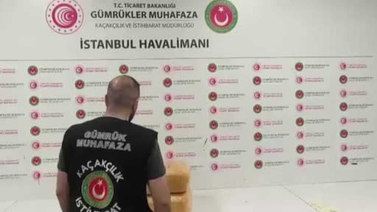 İstanbul Havalimanı’nda 25 kilo esrar ele geçirildi: 2 gözaltı