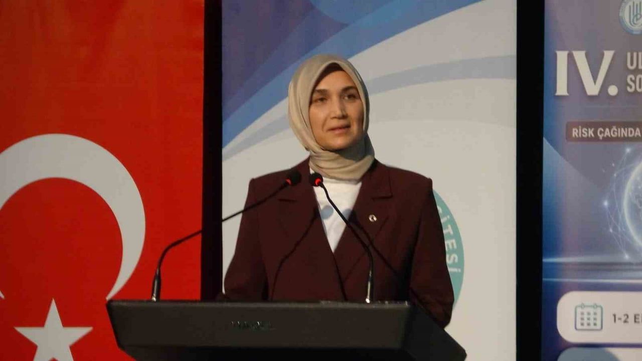 İÇİŞLERİ BAKAN YARDIMCISI DOÇ. DR. KÜBRA GÜRAN YİĞİTBAŞI, PROGRAMIN AÇILIŞINDA...