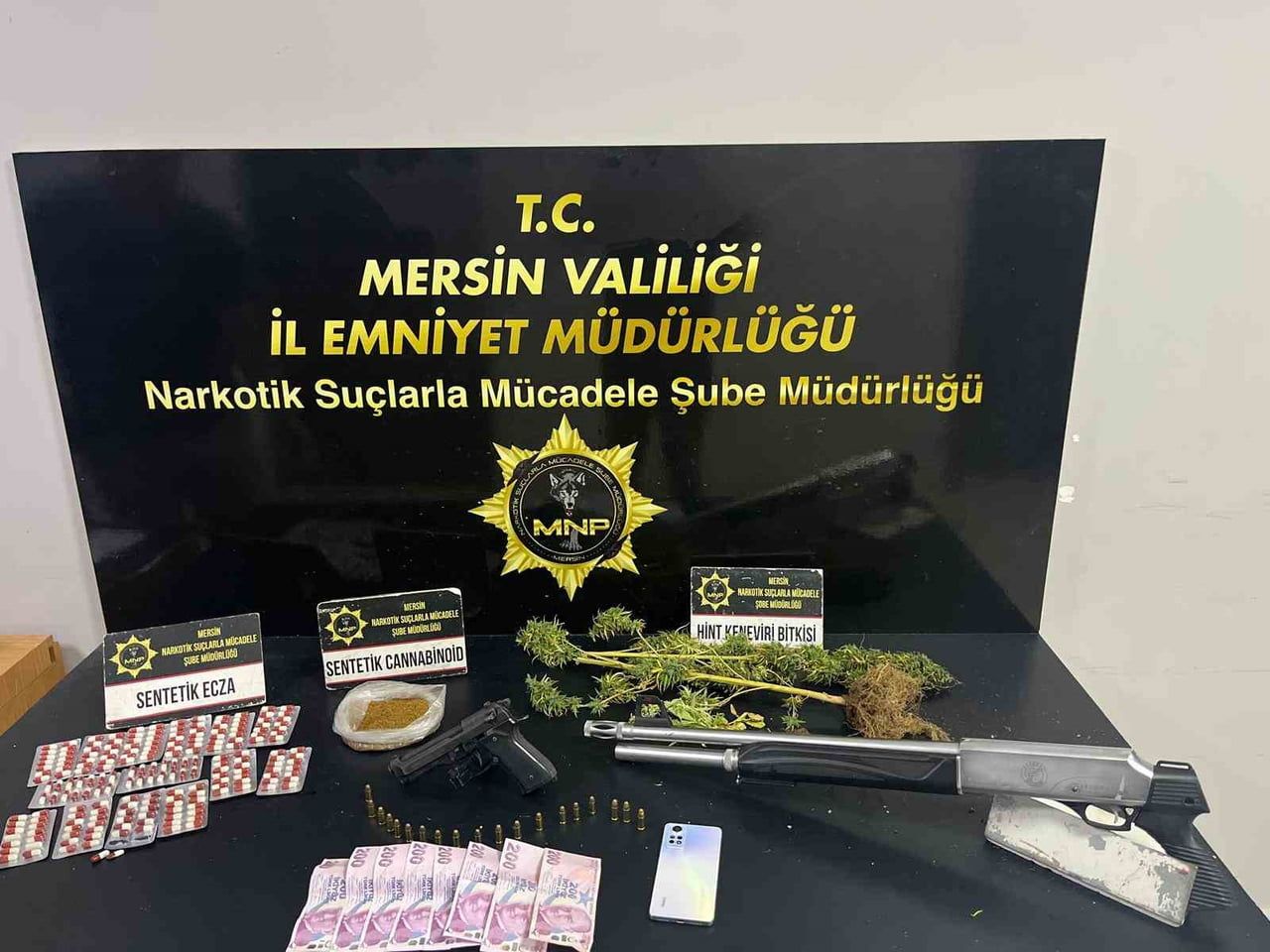 MERSİN’DE UYUŞTURUCU MADDE TİCARETİ YAPAN SOKAK SATICILARINA YÖNELİK DÜZENLENEN OPERASYONLARDA...