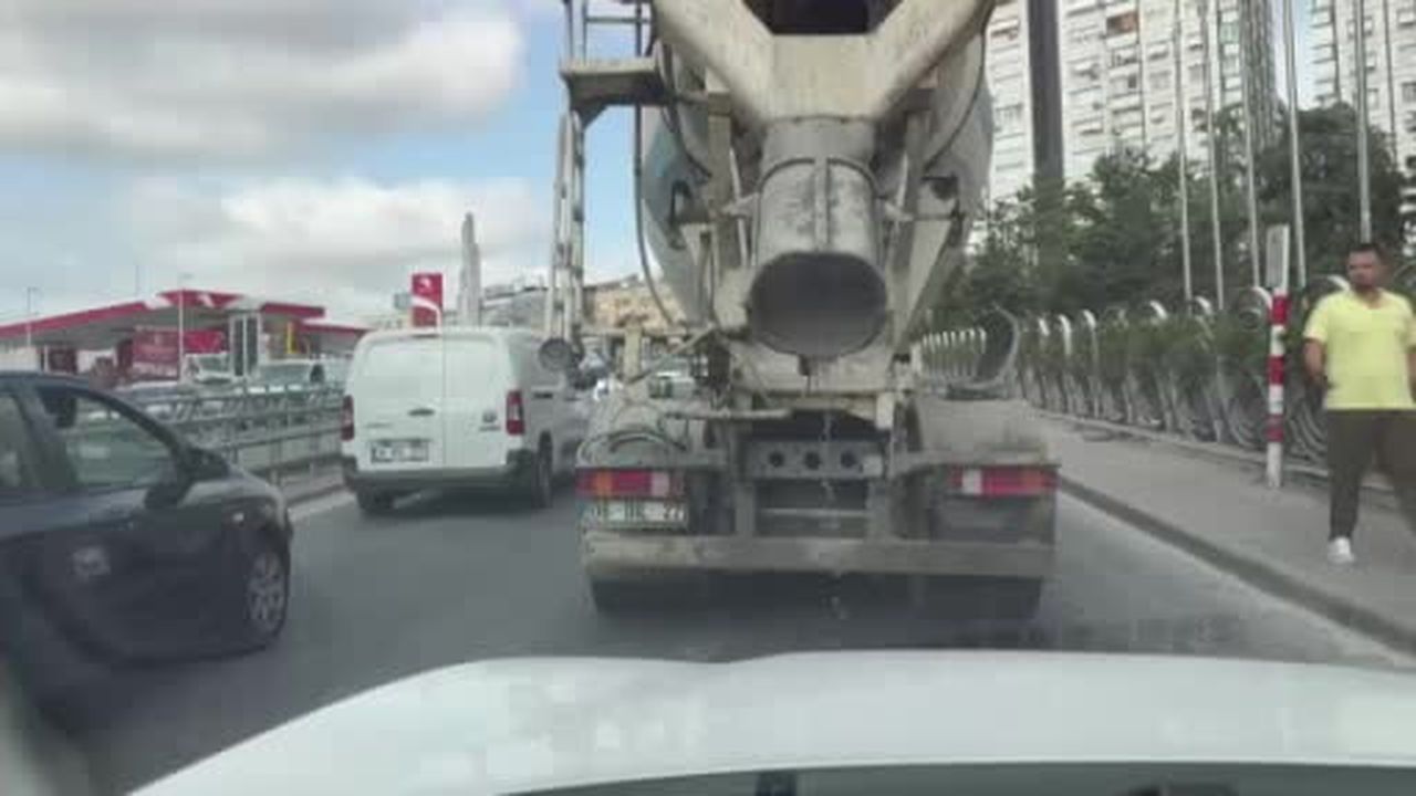 Bahçelievler’de, beton dökerek giden mikser kamerada