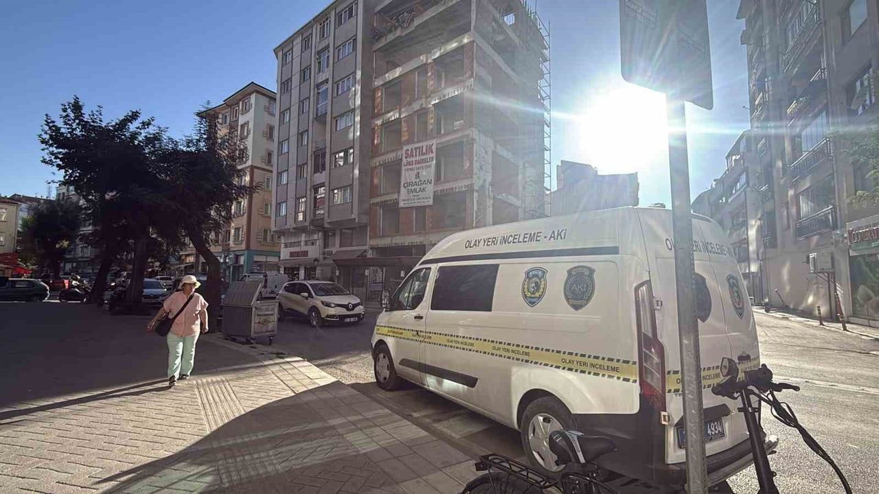 ESKİŞEHİR'DE KENDİSİNDEN HABER ALINAMAYAN 58 YAŞINDAKİ KADIN YAŞADIĞI EVİNDE ÖLÜ...