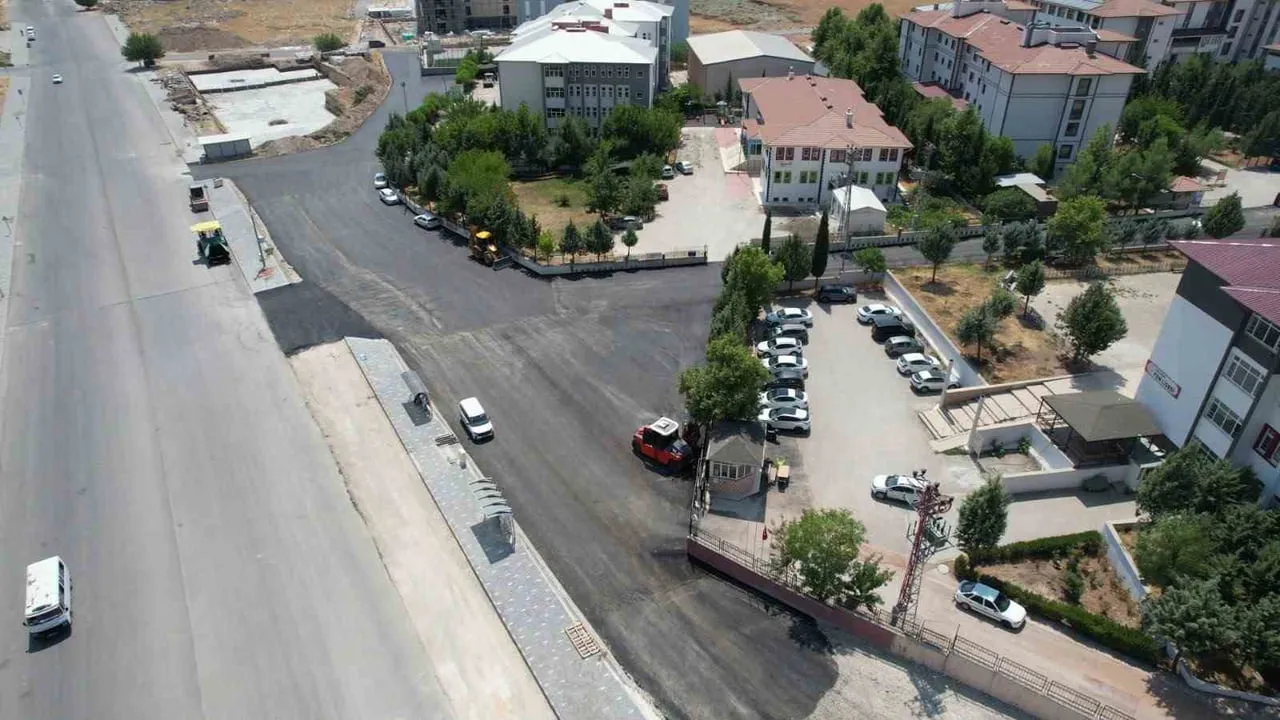 ADIYAMAN BELEDİYESİ TARAFINDAN YENİ EĞİTİM-ÖĞRETİM YILI ÖNCESİNDE OKULLAR BÖLGESİNDE YÜRÜTÜLEN...