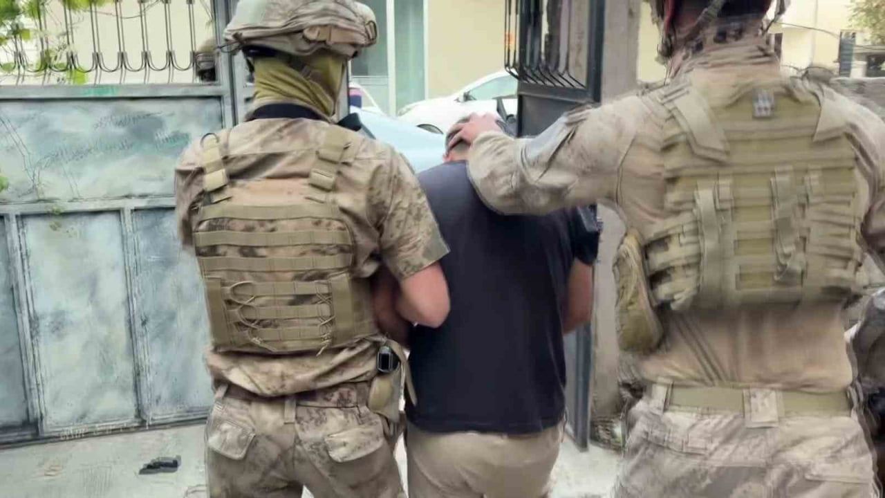ADIYAMAN’DA DEAŞ TERÖR ÖRGÜTÜNE YÖNELİK DÜZENLENEN OPERASYONDA YABANCI UYRUKLU 5 ŞÜPHELİ GÖZALTINA...