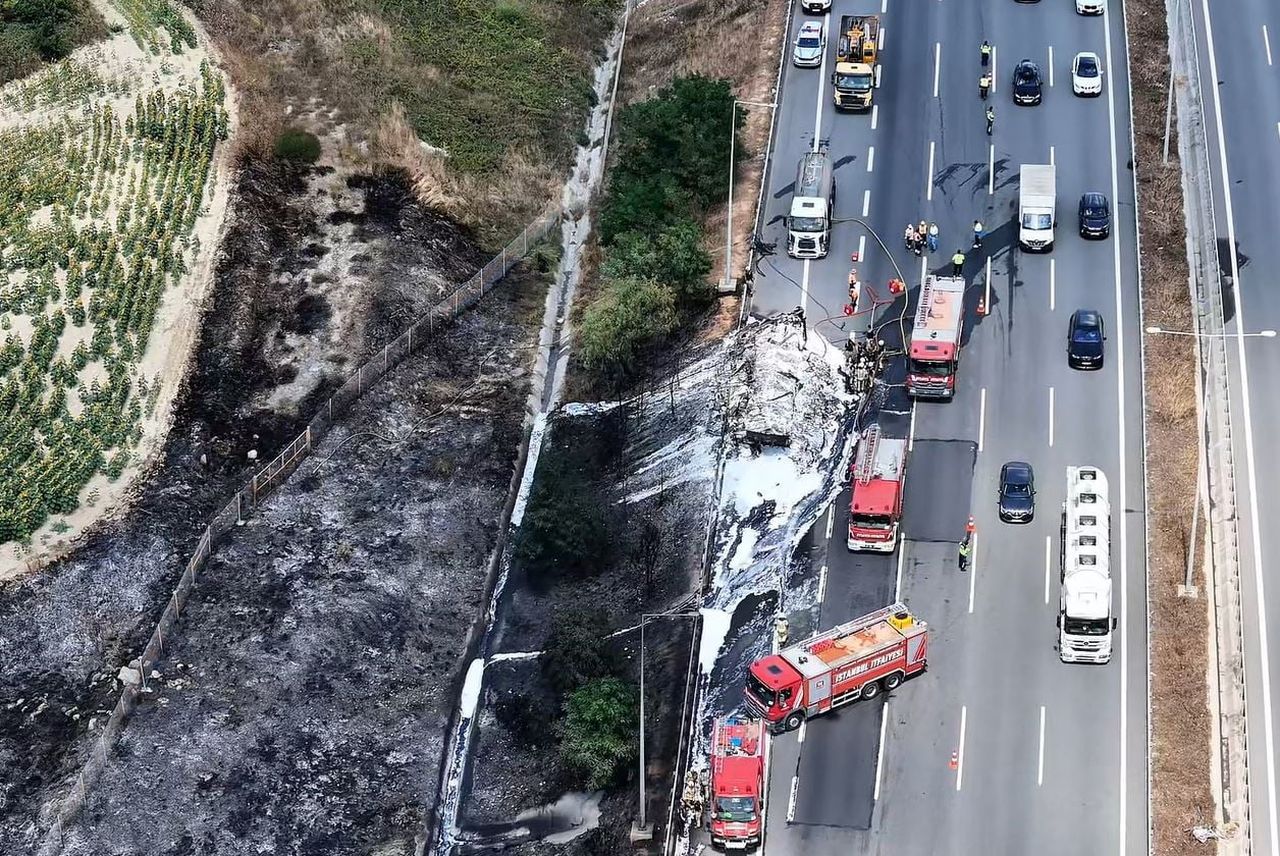 KULLANILAMAZ HALE GELEN DORSE İLE YANAN TARIM ARAZİSİ DRONE KAMERASIYLA HAVADAN GÖRÜNTÜLENDİ.
