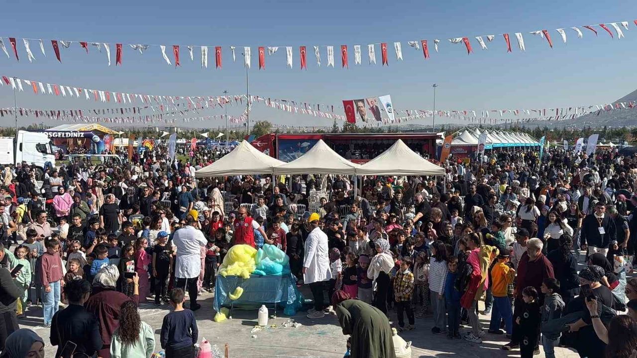 KAYSERİ BÜYÜKŞEHİR BELEDİYESİ’NİN TÜBİTAK İŞ BİRLİĞİYLE DÜZENLEDİĞİ BİLİMFEST KAYSERİ, 16-17-18...