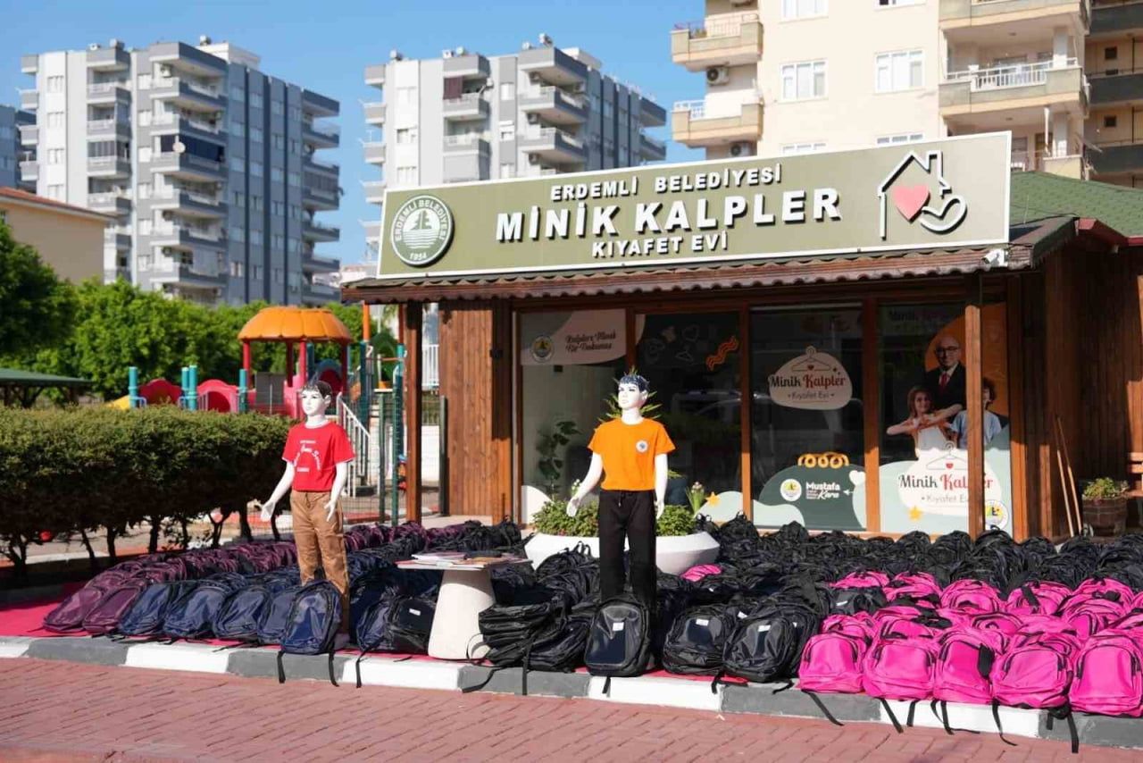 MERSİN’İN ERDEMLİ İLÇESİNDE İHTİYAÇ SAHİBİ ÖĞRENCİLERE YÖNELİK HAZIRLANAN KIRTASİYE SETLERİ...