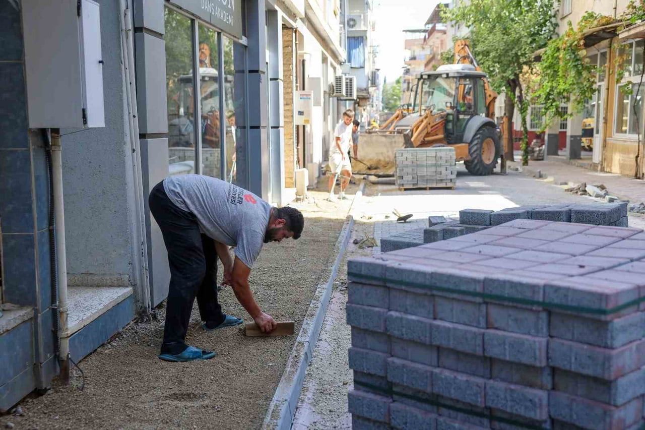 KENT GENELİNDEKİ YOL YAPIM ÇALIŞMALARINI ARALIKSIZ SÜRDÜREN EFELER BELEDİYESİ, GÜZELHİSAR...
