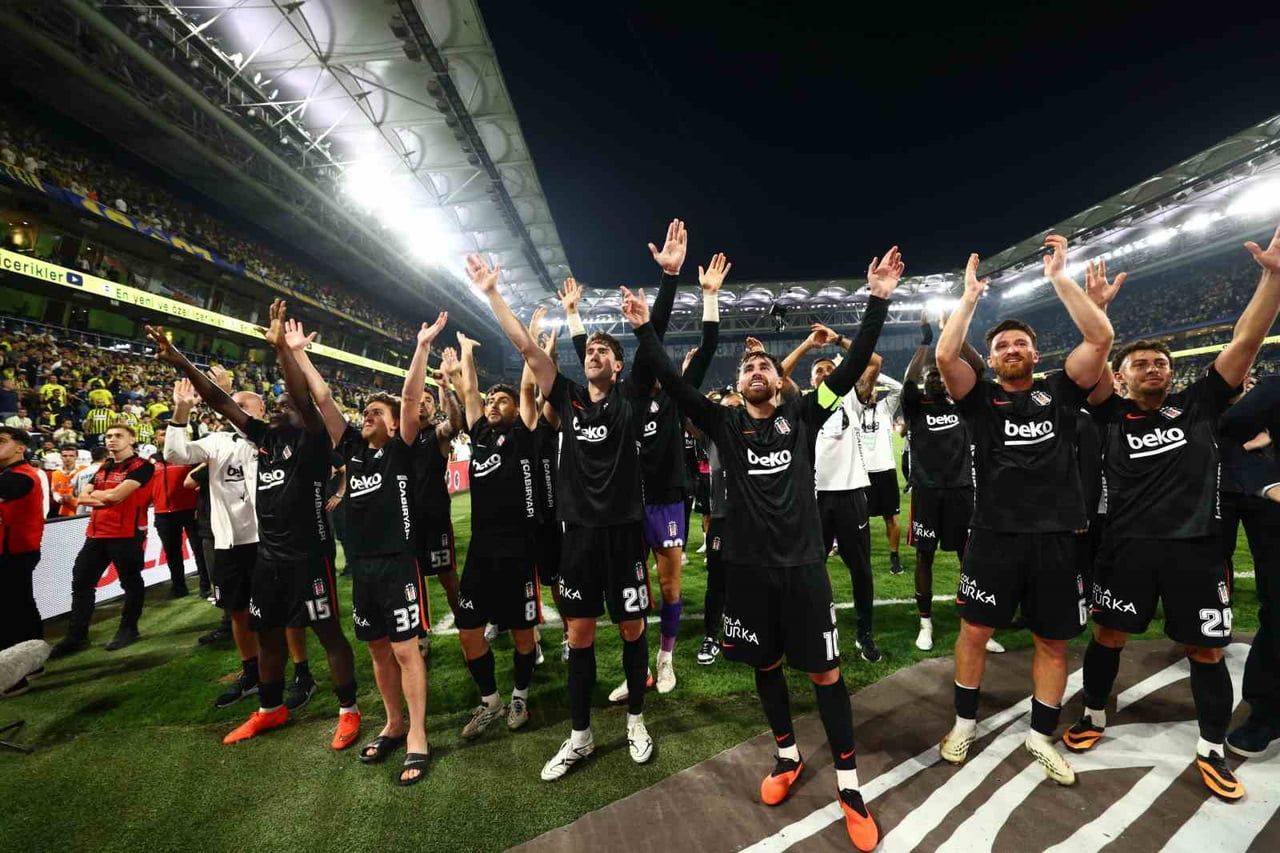 DERBİ MAÇTA, DEPLASMANDA FENERBAHÇE KARŞISINDA 2-1 KAZANAN BEŞİKTAŞ, RAKİBİNİ 1 SEZONUN ARDINDAN...