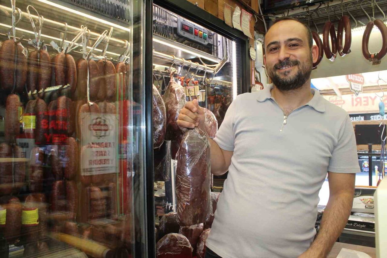 KAYSERİLİ PASTIRMACI YASİN GÜZEL; GURBETÇİLERİN VATANLARINA DÖNMESİYLE SON BİRKAÇ AYDIR BİR...