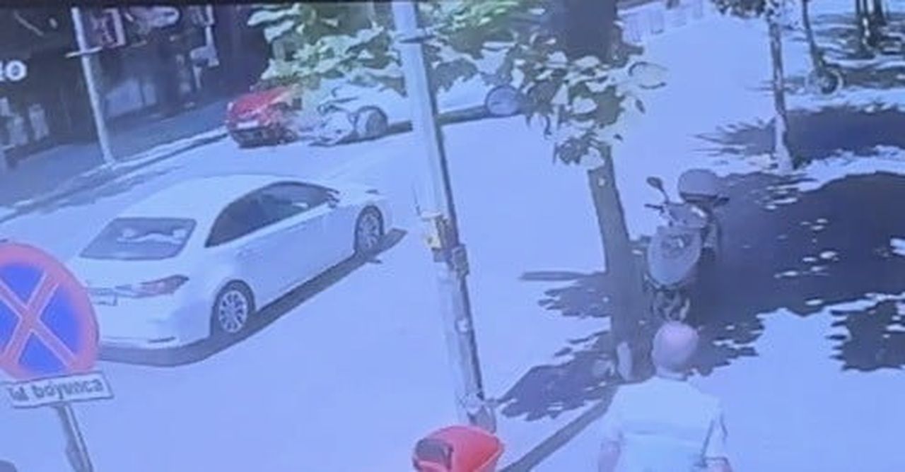 ESKİŞEHİR’DE U DÖNÜŞÜ YAPMAK İSTEYEN OTOMOBİLE KARŞI YÖNDEN GELEN BİR BAŞKA OTOMOBİLİN ÇARPTIĞI...