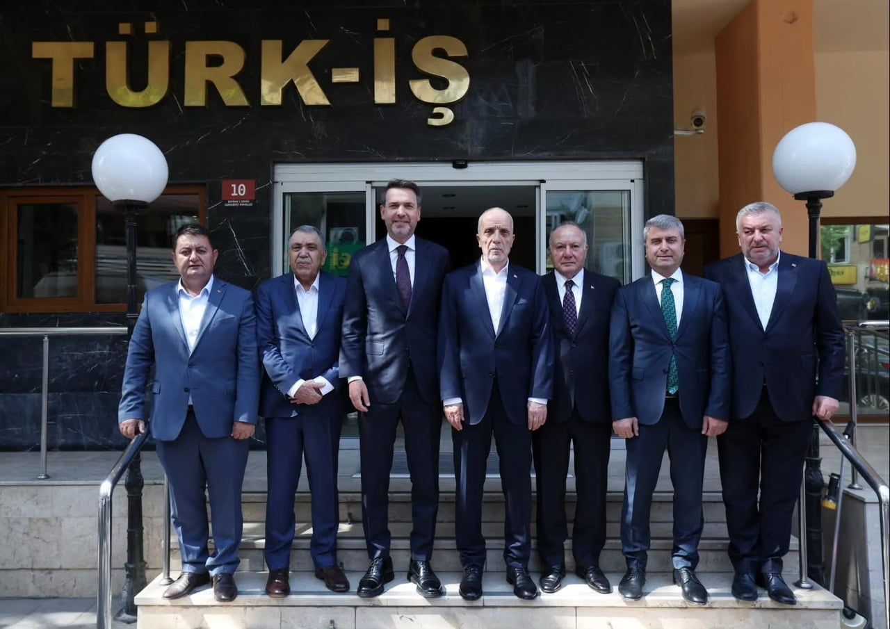 ENERJİ VE TABİİ KAYNAKLAR BAKANI ALPARSLAN BAYRAKTAR, TÜRKİYE İŞÇİ SENDİKALARI KONFEDERASYONU...