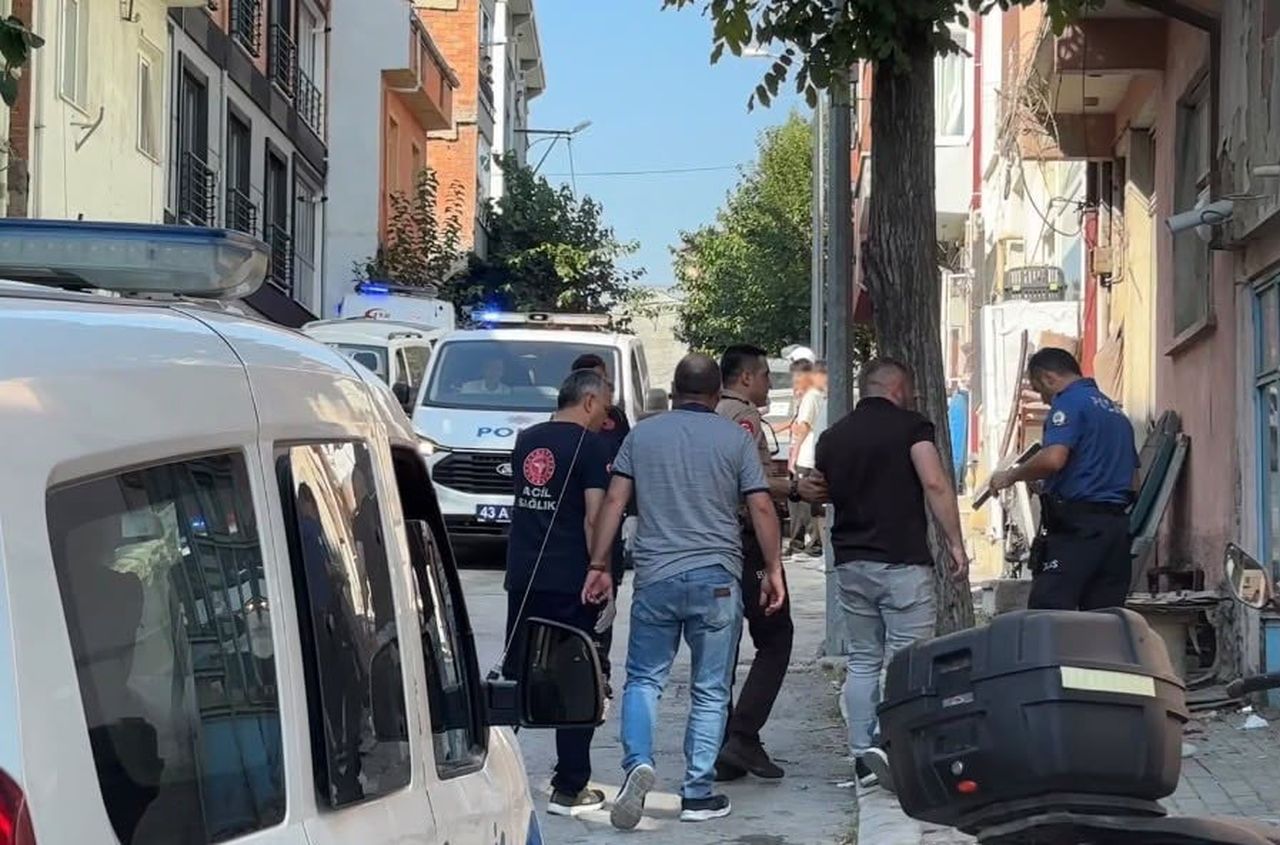 SİMAV’DAN GELİP TAVŞANLI’DA ÜZERİNE BENZİN DÖKTÜ
